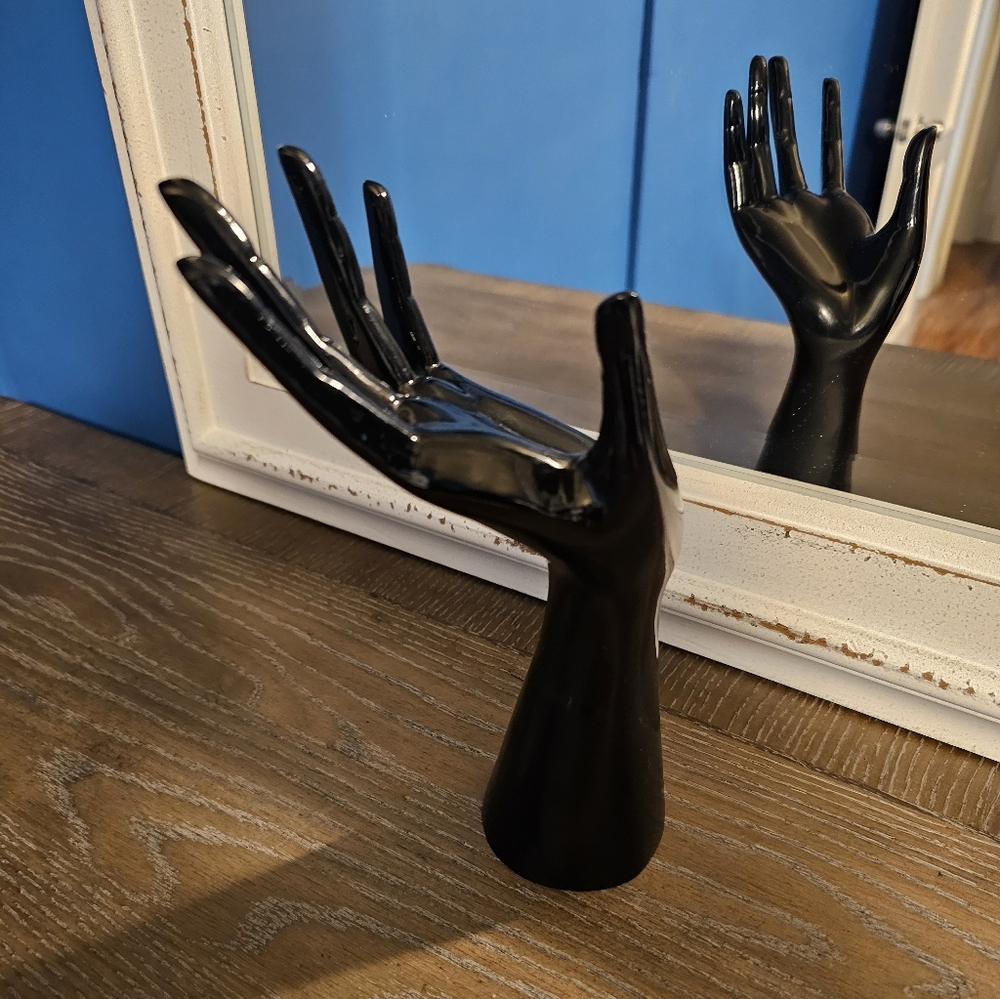 Handy Hand - Picture 2 of 4